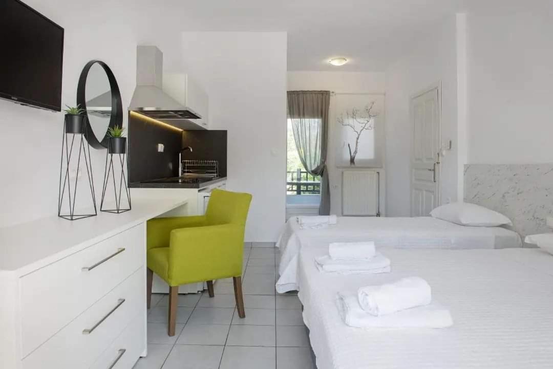 Hotel Papanikolaou Ierissos Bagian luar foto