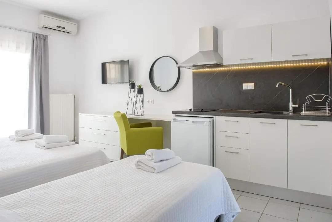Hotel Papanikolaou Ierissos Bagian luar foto