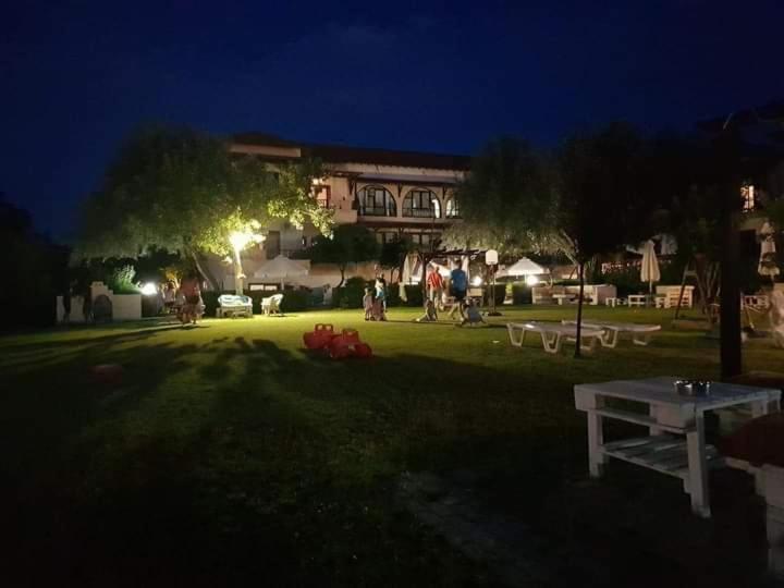 Hotel Papanikolaou Ierissos Bagian luar foto